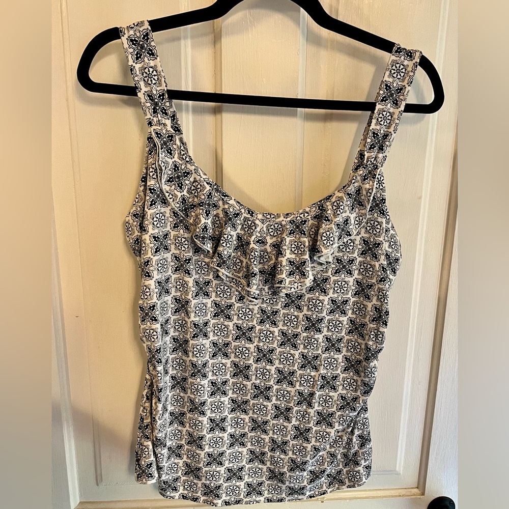 White House Black Market Black & White Patterned Tank Top Size Large